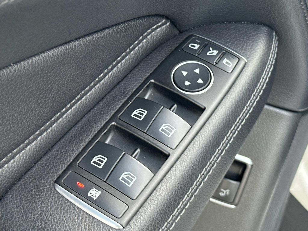 Thumbnail: 2016 Mercedes-Benz GLE - 31