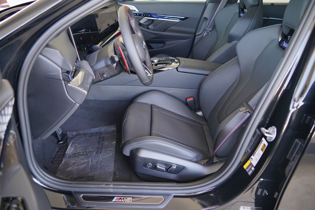 Thumbnail: 2026 BMW M5 - 11