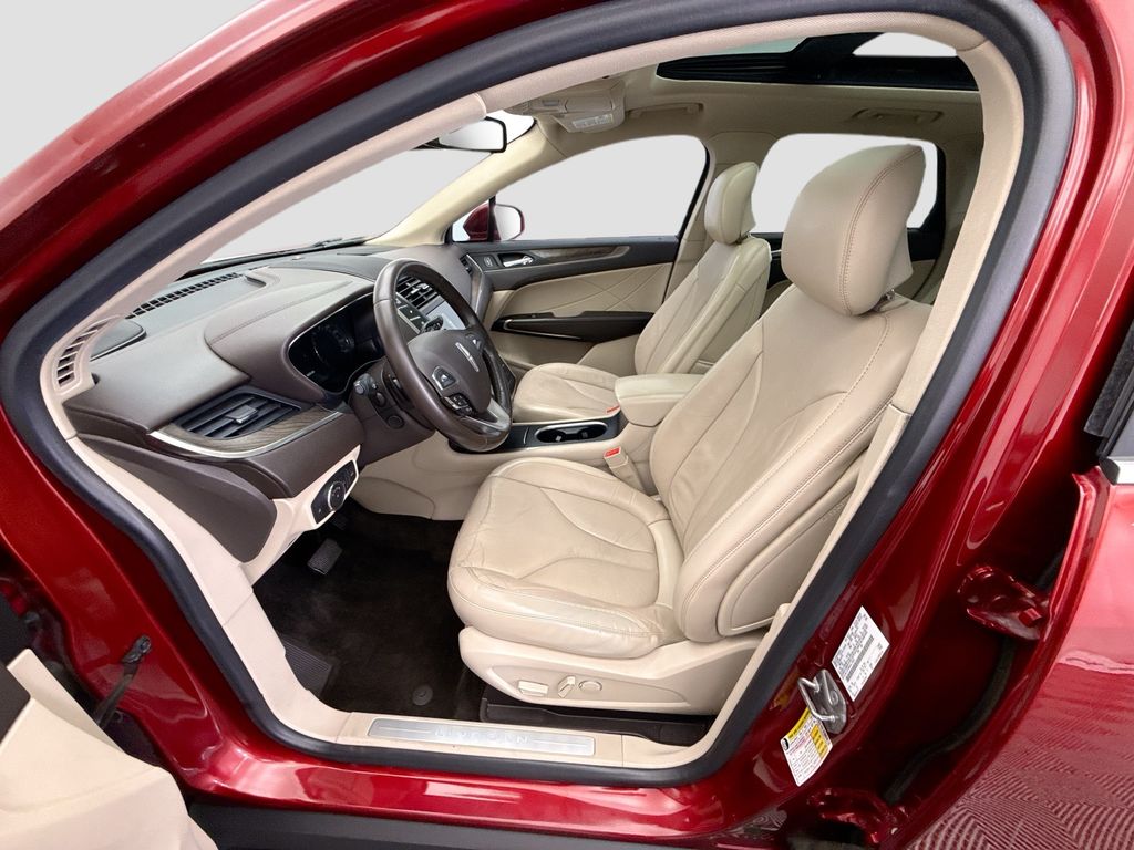 Thumbnail: 2017 Lincoln MKC - 18