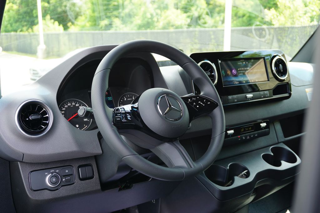 Thumbnail: 2025 Mercedes-Benz Sprinter - 29