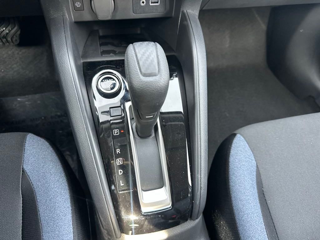 2025 Nissan Versa 1.6 SV photo