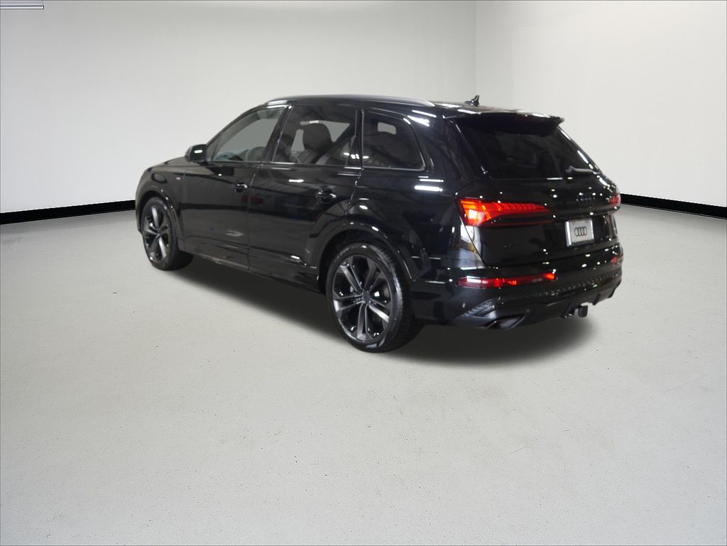 Thumbnail: 2026 Audi Q7 - 3