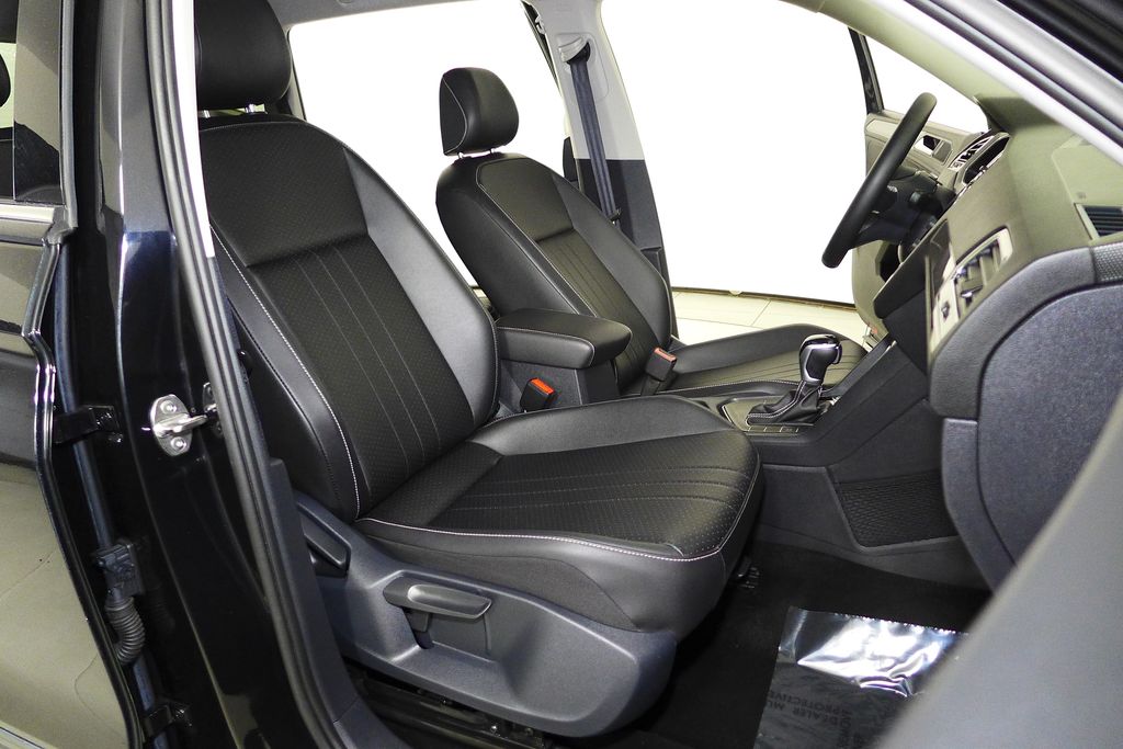 Thumbnail: 2023 Volkswagen Tiguan - 18