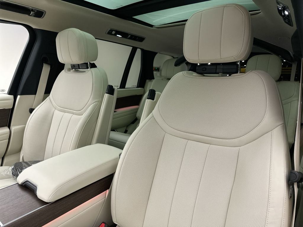 Thumbnail: 2027 Land Rover Range Rover - 10