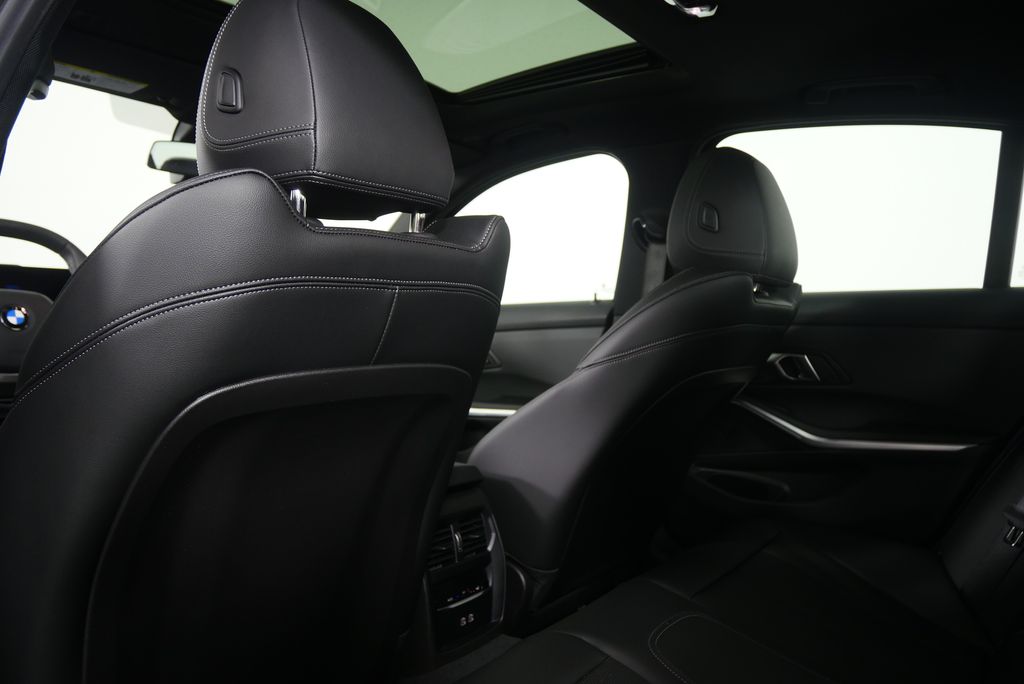 Thumbnail: 2025 BMW 3 Series - 19