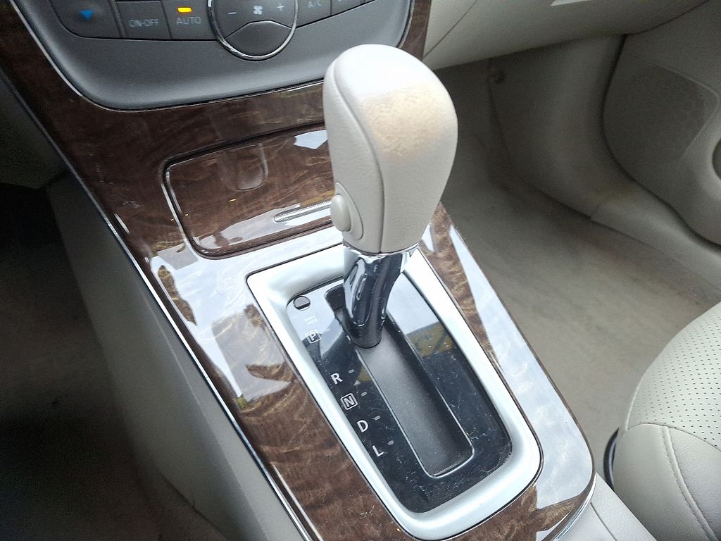 Thumbnail: 2013 Nissan Sentra - 15