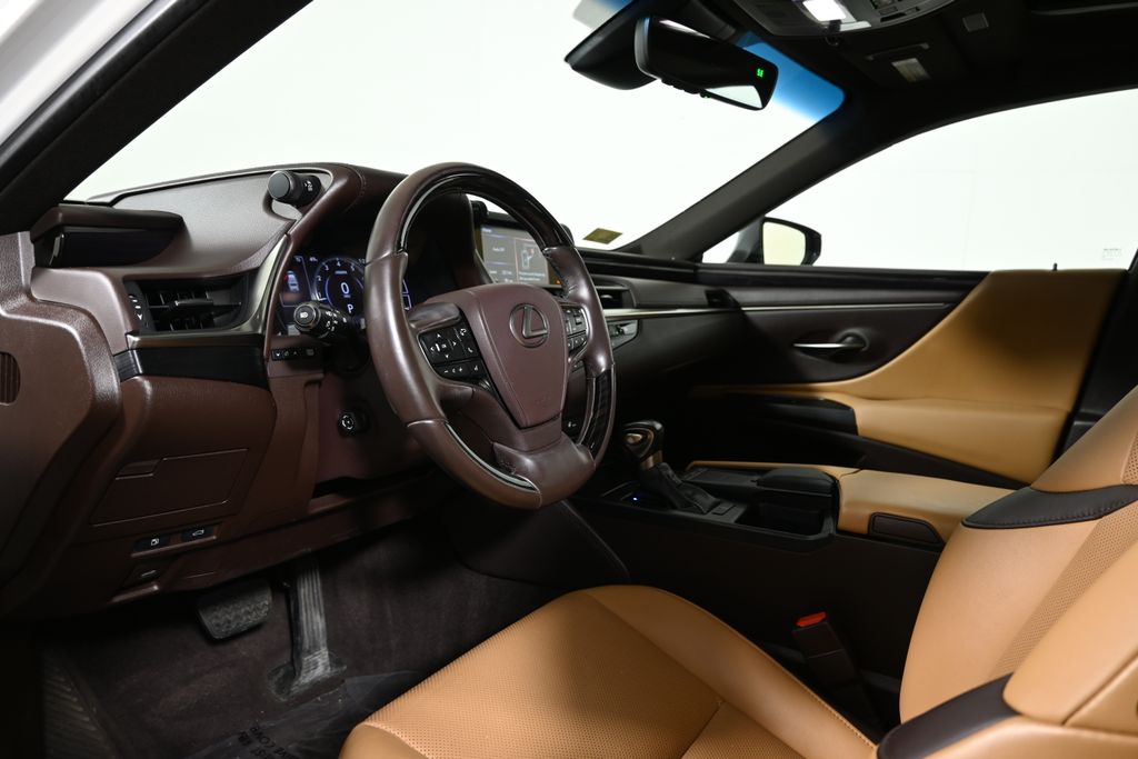 Thumbnail: 2021 Lexus ES - 15