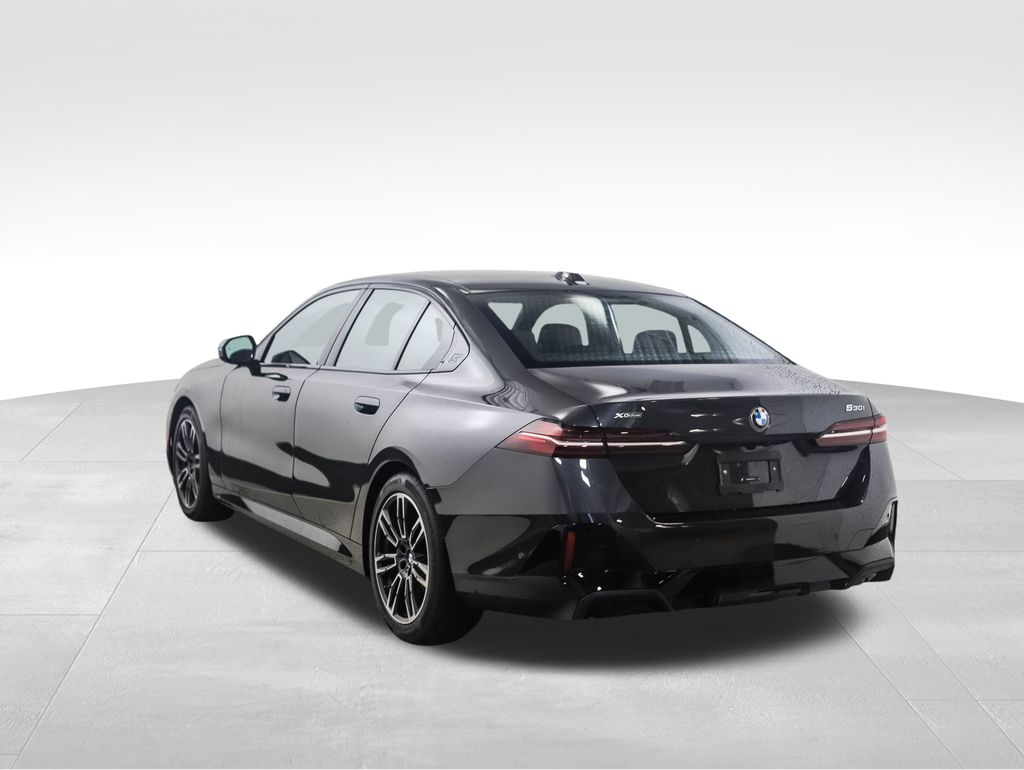 Thumbnail: 2026 BMW 5 Series - 3