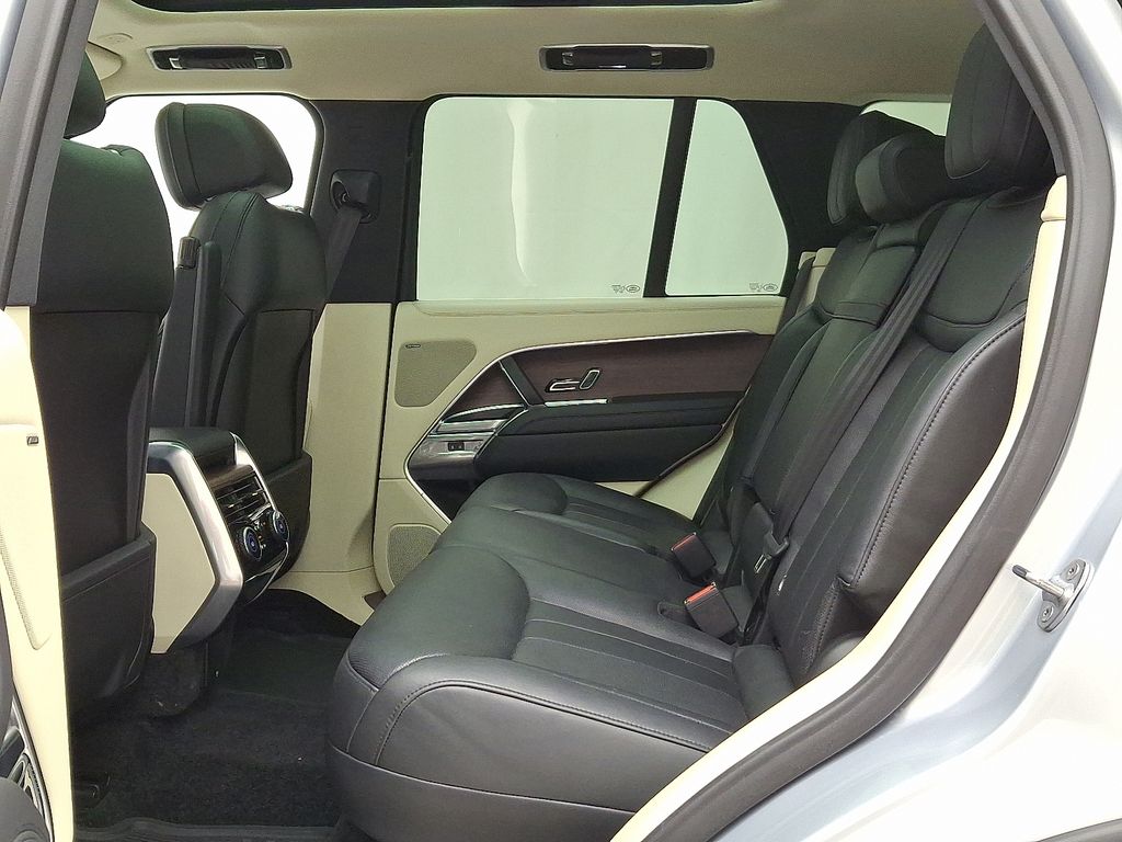 Thumbnail: 2023 Land Rover Range Rover - 10