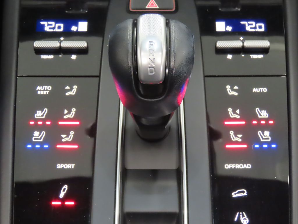 Thumbnail: 2023 Porsche Macan - 26