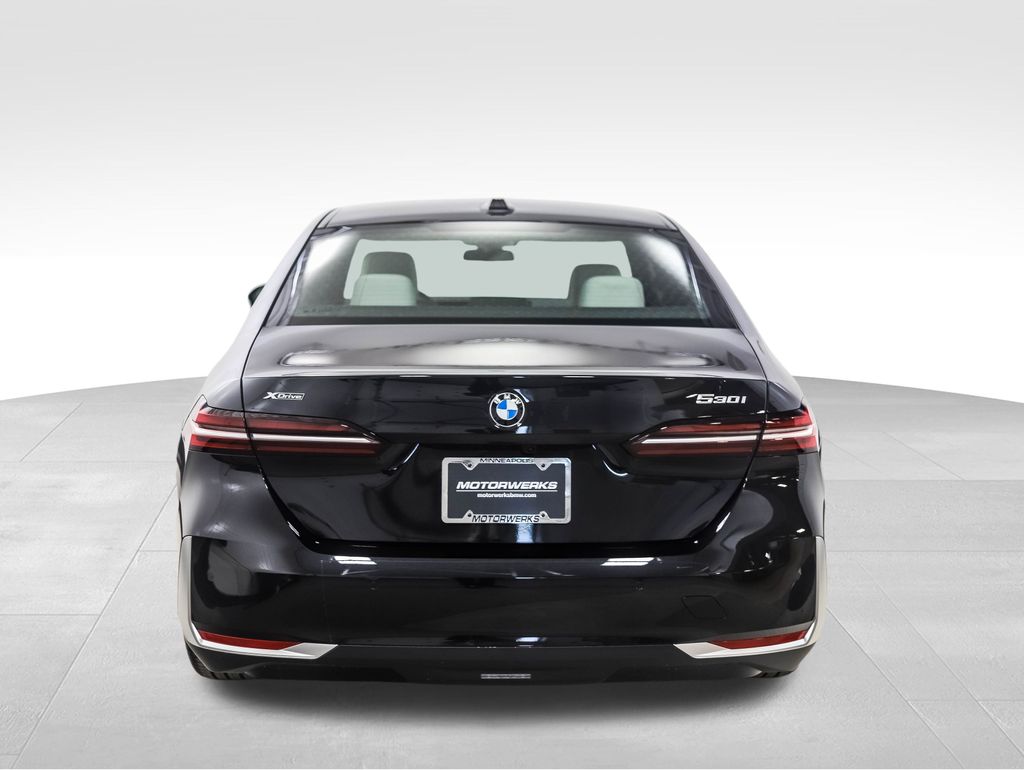 Thumbnail: 2025 BMW 5 Series - 4