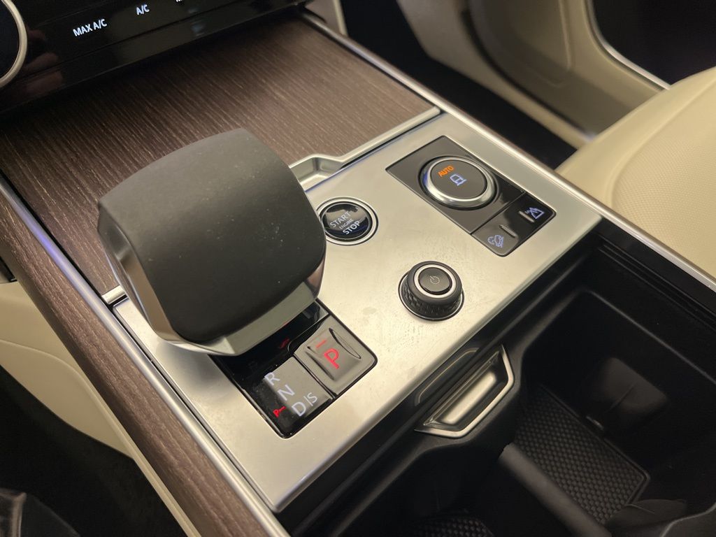 Thumbnail: 2023 Land Rover Range Rover - 20