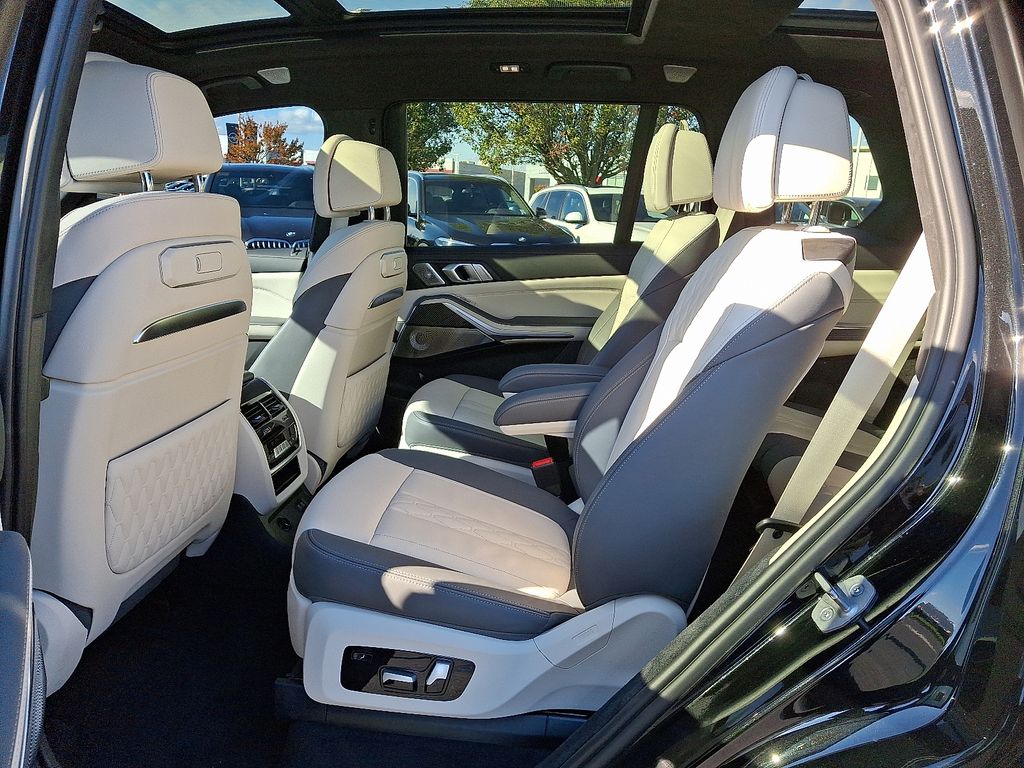 Thumbnail: 2023 BMW X7 - 10