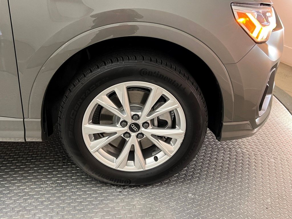 Thumbnail: 2025 Audi Q3 - 14