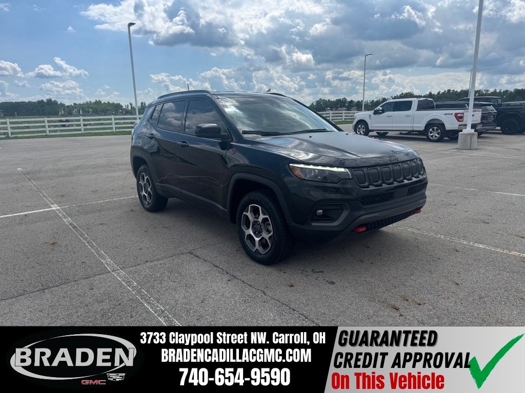 Diamond Black Crystal Pearlcoat 2022 Jeep Compass SUV / Crossover Four-Wheel Drive 9-Speed Automatic