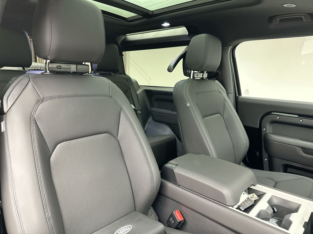 2025 Land Rover Defender 90 6