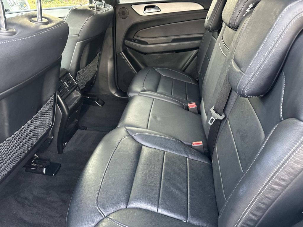 Thumbnail: 2016 Mercedes-Benz GLE - 26