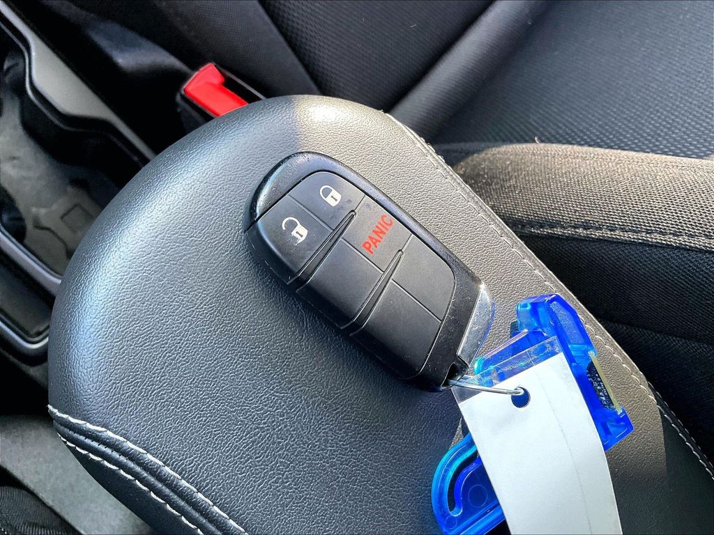 2023 Jeep Renegade — photo 25