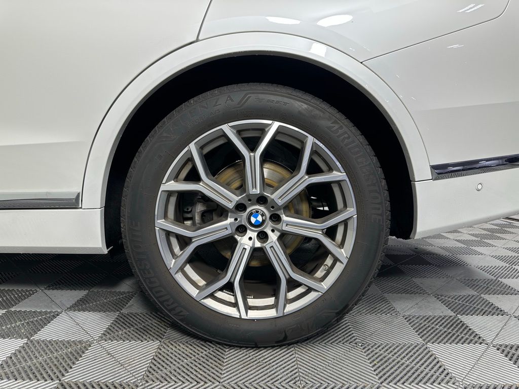 Thumbnail: 2023 BMW X7 - 10