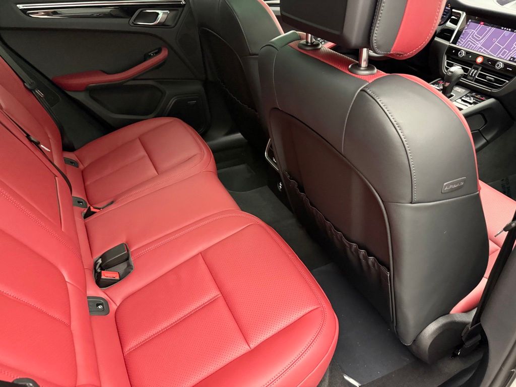 Thumbnail: 2026 Porsche Macan - 27