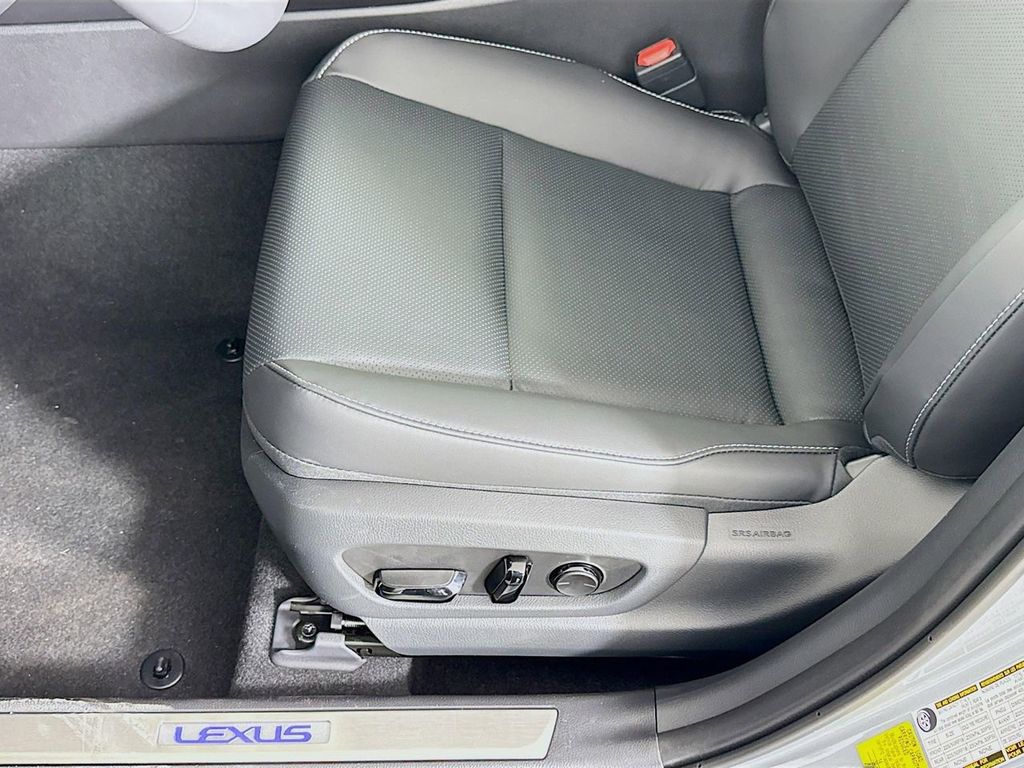 Thumbnail: 2025 Lexus UX - 21