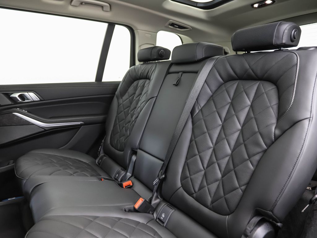 Thumbnail: 2025 BMW X7 - 22