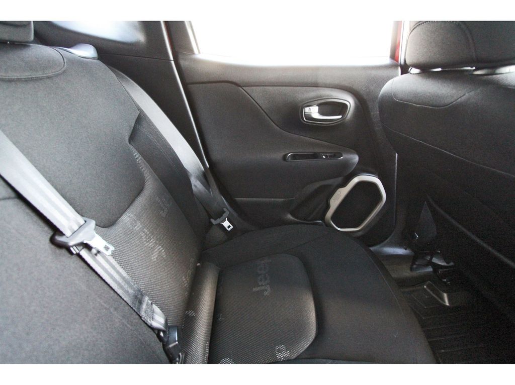 2015 Jeep Renegade Latitude - 11