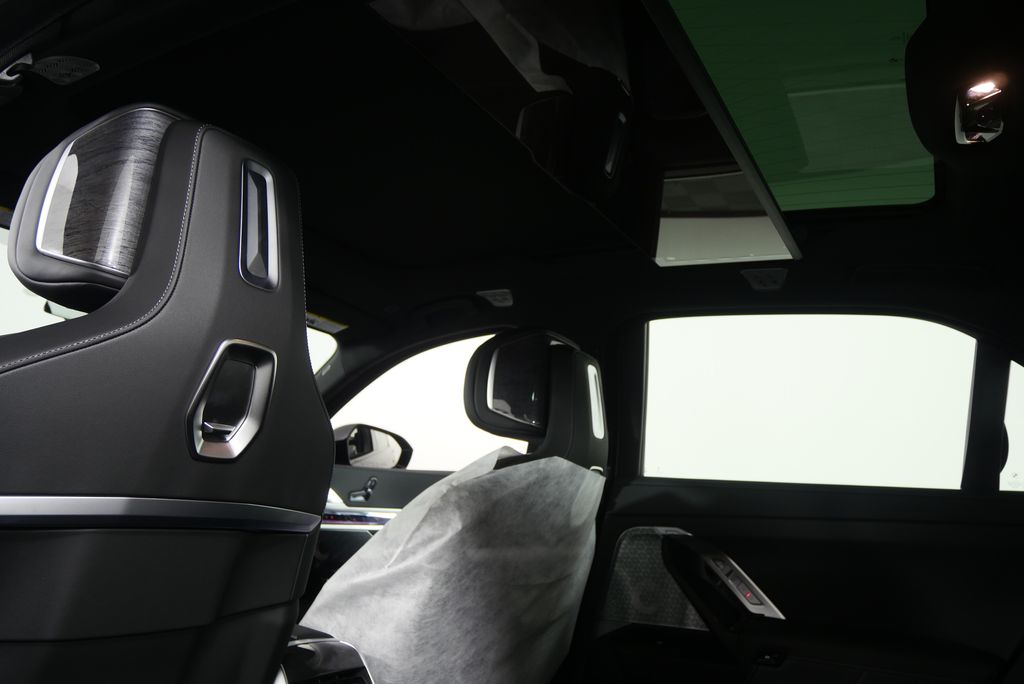Thumbnail: 2026 BMW 7 Series - 18