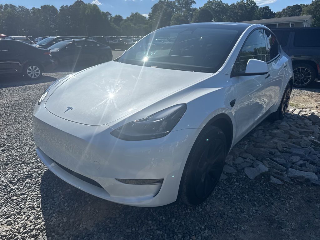 2025 Tesla Model Y Long Range Rear Wheel Drive's photo