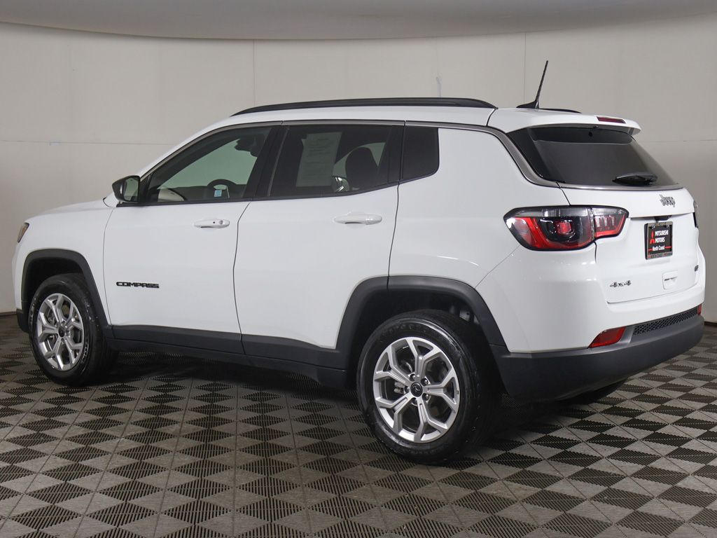 Used 2025 White Jeep Latitude image 8