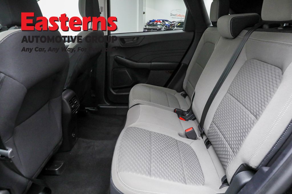 Used 2022 Black Ford SE image 21