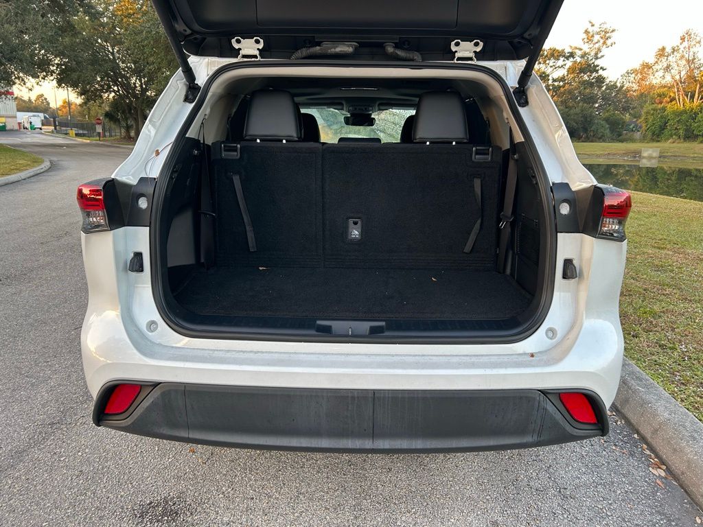 Thumbnail: 2024 Toyota Highlander - 10