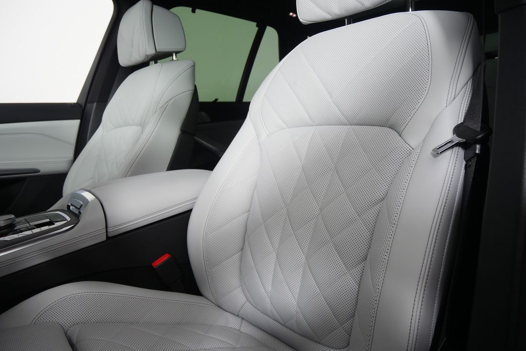 Thumbnail: 2026 BMW X5 - 10