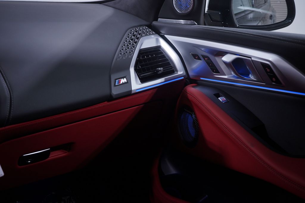 2025 BMW XM  16