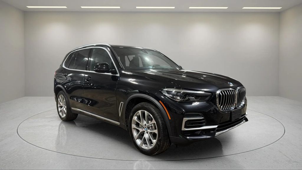 Used 2022 Black BMW xDrive40i image 3