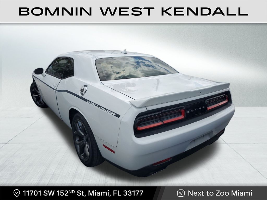 2015 Dodge Challenger SXT photo