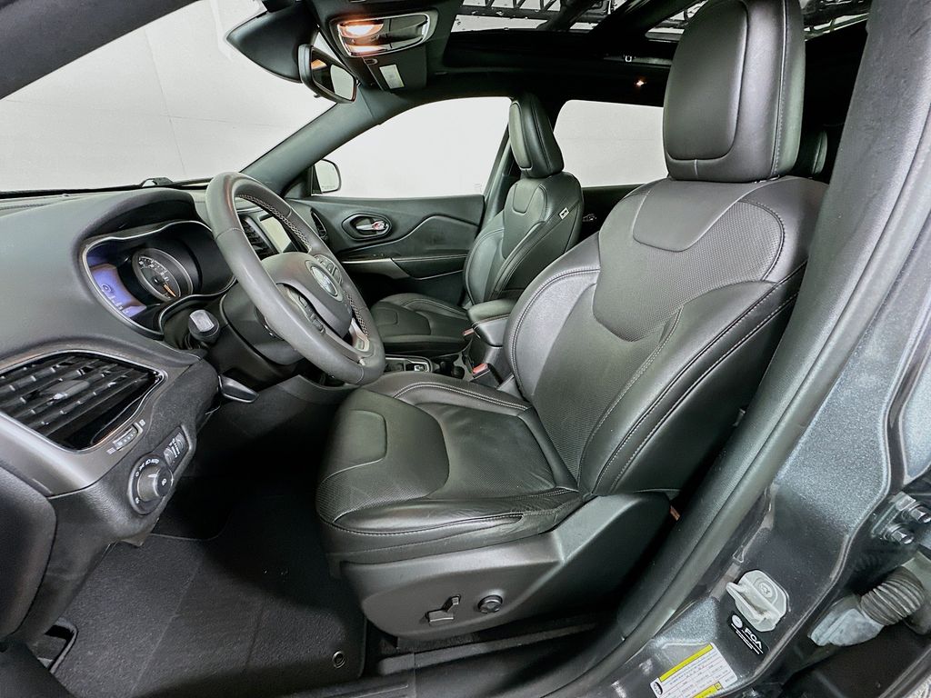 Thumbnail: 2021 Jeep Cherokee - 20