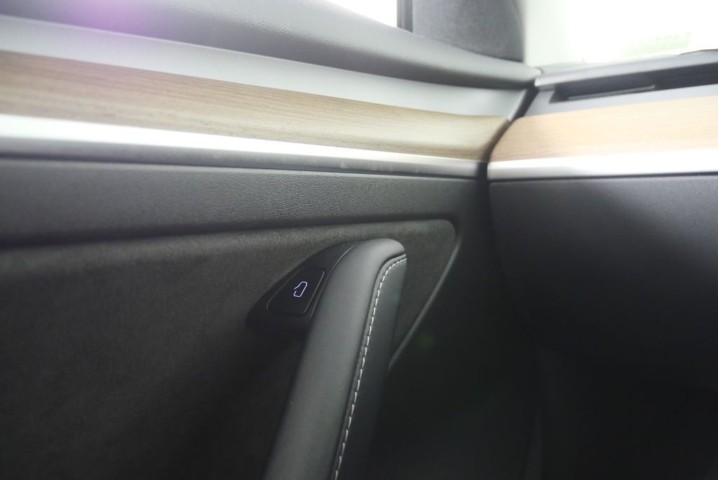 Thumbnail: 2022 Tesla Model 3 - 21