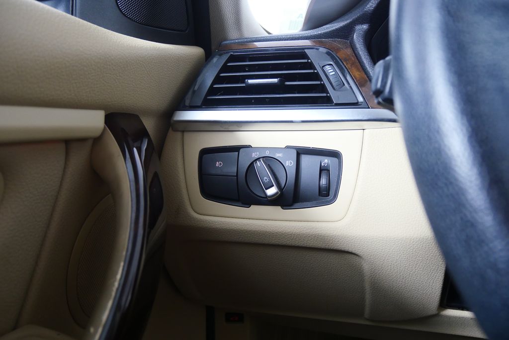 Thumbnail: 2013 BMW 3 Series - 19