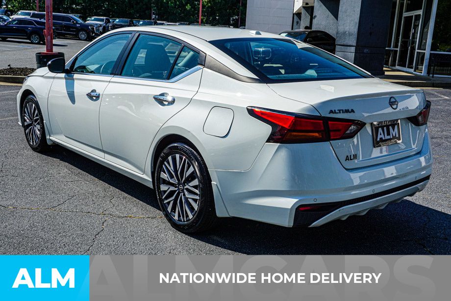 Used 2025 White Nissan 2.5 SV image 4