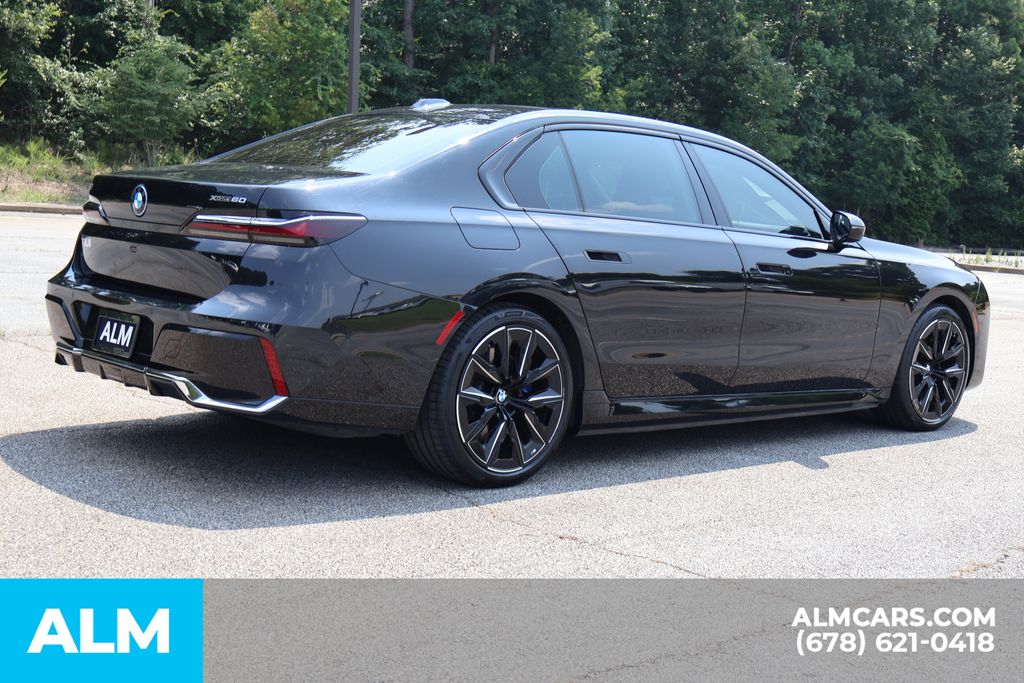 Used 2023 Black BMW xDrive60 image 5