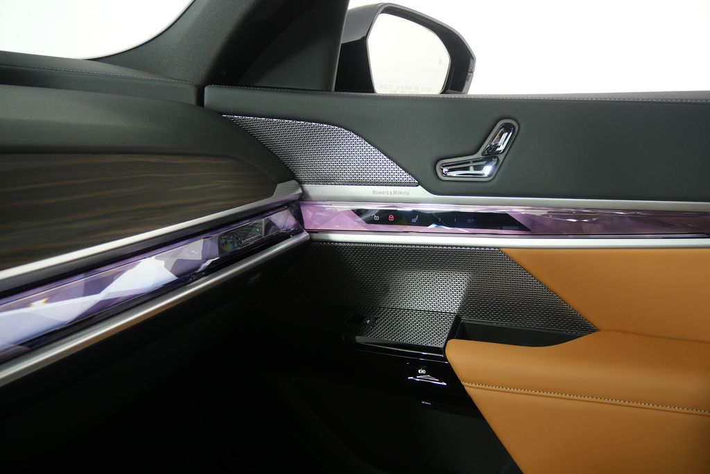 Thumbnail: 2025 BMW 7 Series - 27