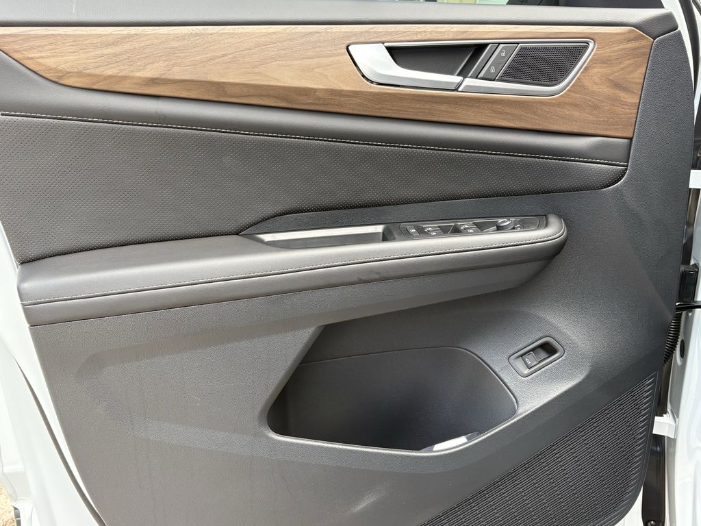 New 2026 Opal White Volkswagen 2.0T SE w/Technology image 10