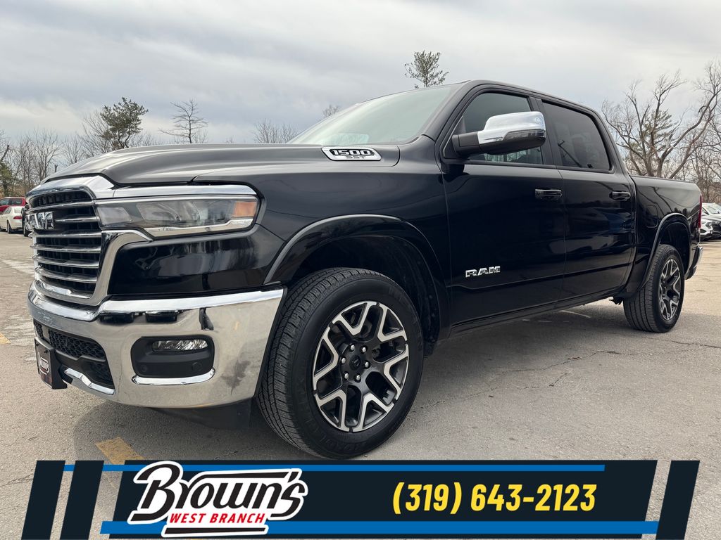 2025 RAM 1500 Negro (Diamond Black Crystal Pearlcoat) Camioneta Todo terreno 8 velocidades Automática
