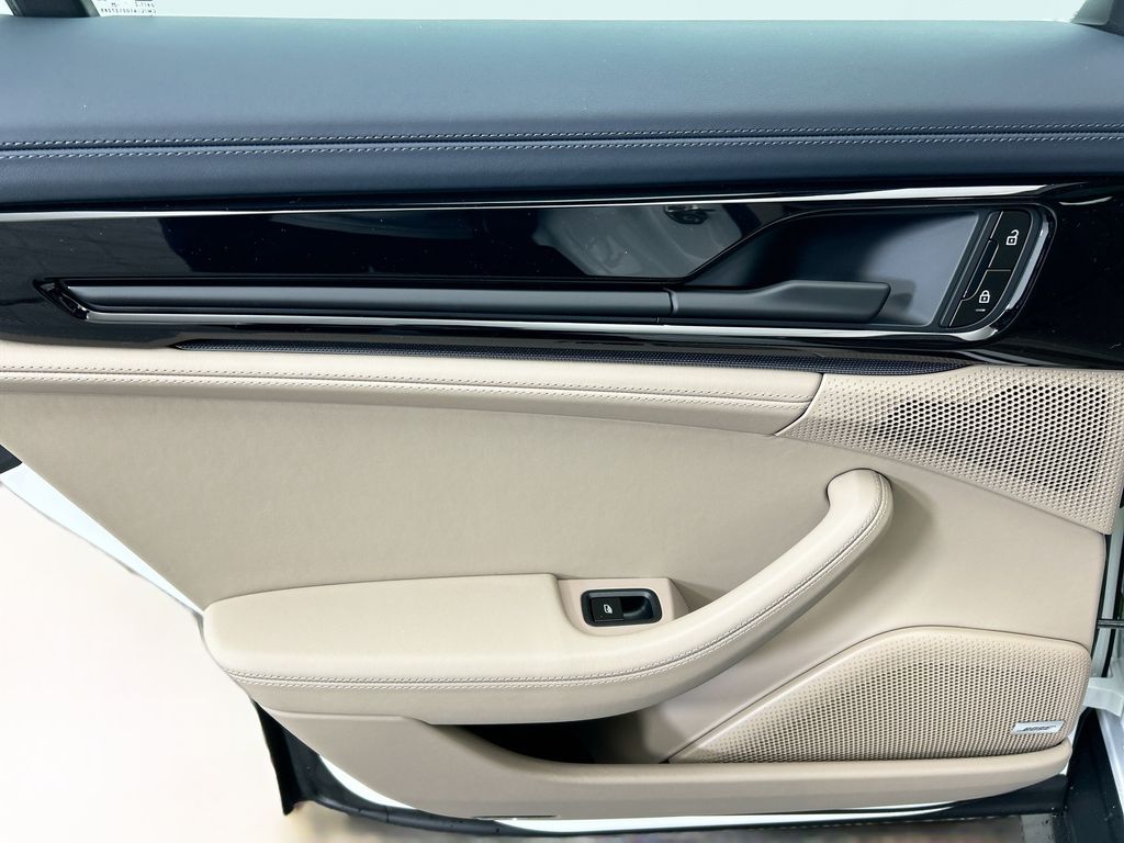 Thumbnail: 2026 Porsche Panamera - 27