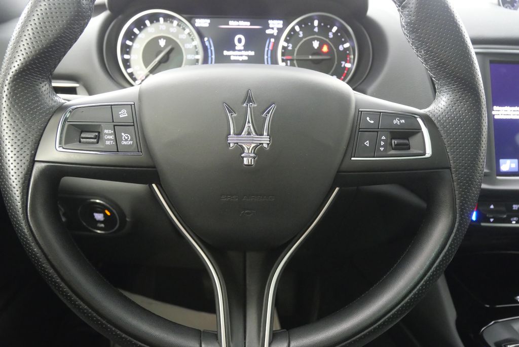 2021 Maserati Levante Base 19