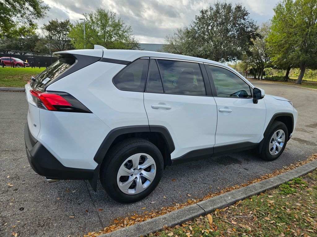 2024 Toyota RAV4 LE 5