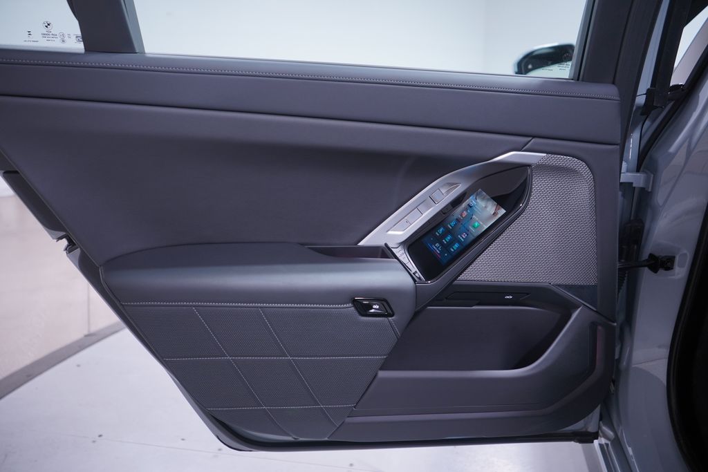 Thumbnail: 2025 BMW i7 - 16