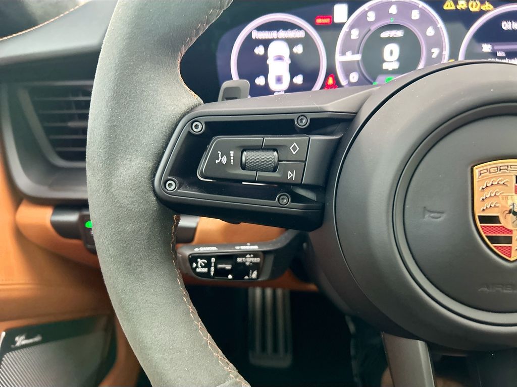 Thumbnail: 2026 Porsche 911 - 13