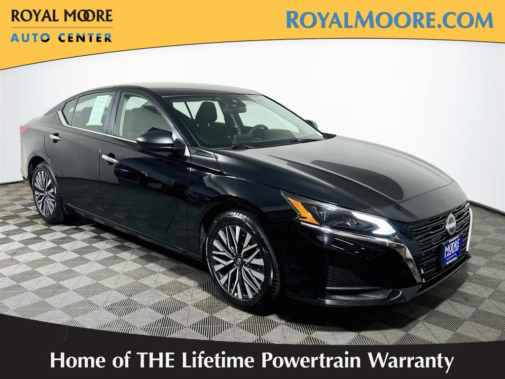 Super Black Clearcoat 2025 Nissan Altima Sedan Front-Wheel Drive Continuously Variable Transmission